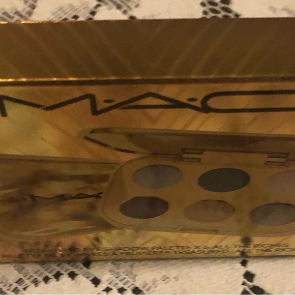 MAC TREASURED EYE SHADOW PALETTE X6: ALL THE RICHES - Picture 9 of 10